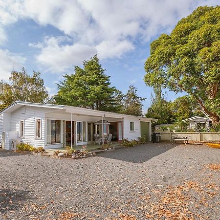 Lake Edge Cottage - Waitahanui Holiday Home Exterior photo