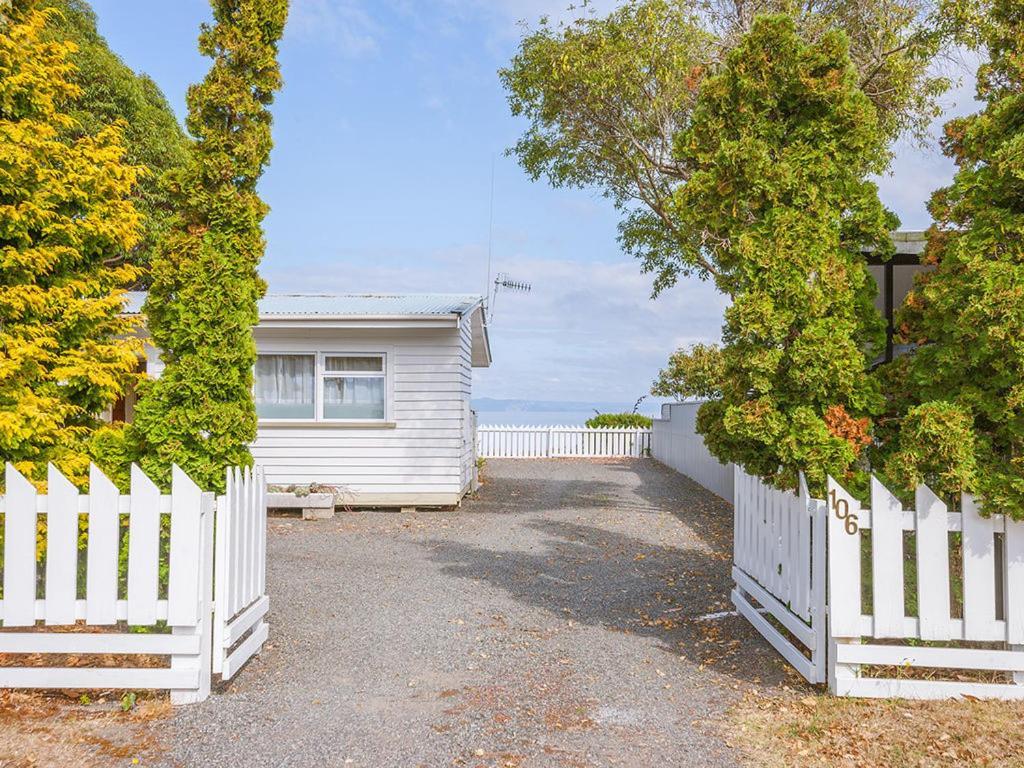 Lake Edge Cottage - Waitahanui Holiday Home Exterior photo
